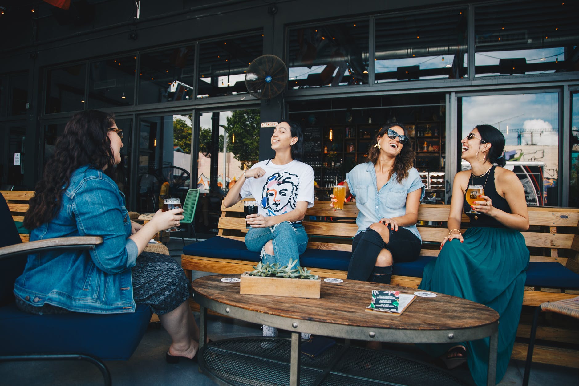 nói chuyện với người nước ngoài